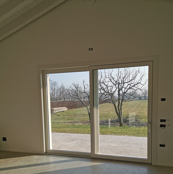 finestra in legno lamellare e alluminio 68