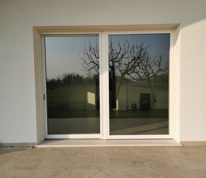 finestra in legno lamellare e alluminio 68